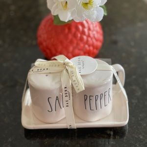 Rae Dunn salt and pepper shakers